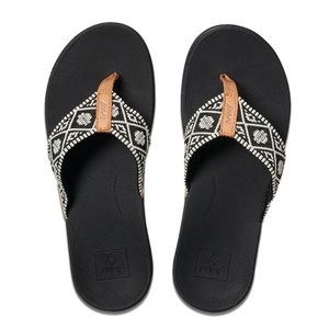 REEF Women’s Ortho Woven Sandals -  size 9 Black/White